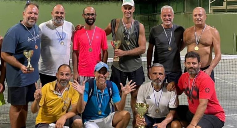 دورة نادي هوليدي بيتش لقدامى التنس