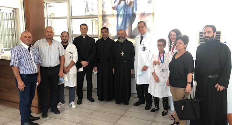 عيادات خارجيّة مجّانيّة في مستشفى سيّدة المعونات الجامعيّ في جبيل بالتعاون مع جمعية من حقي الحياة