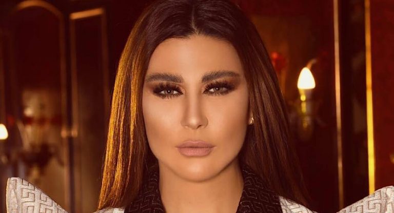 بالصور-هذا ما قامت به الممثلة نادين الراسي على أوتوستراد جونية