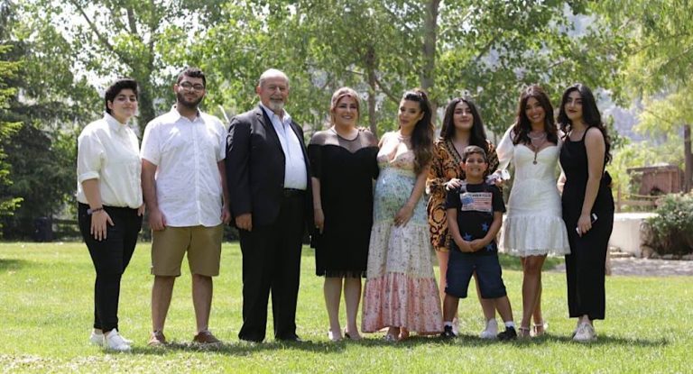 ليال الاختيار برفقة والدتها ووالدها…وهذا ما قالته لأفراد عائلتها