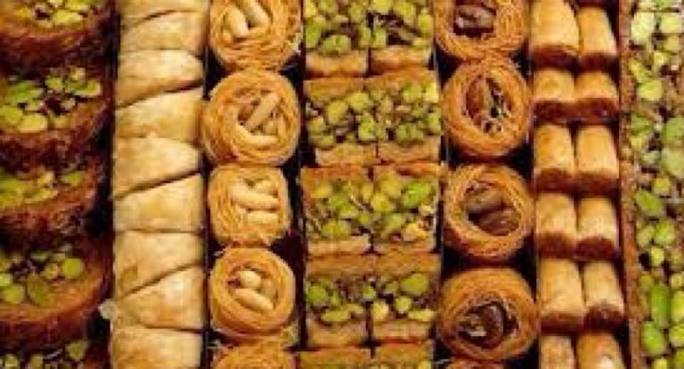 أشهر محل حلويات في لبنان يقفل فروعه حتى إشعار آخر.