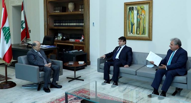 رئيس”تجمع موارنة من أجل لبنان” يزور عون ويطلعه على مشروع “محطة لبنان الكبير”