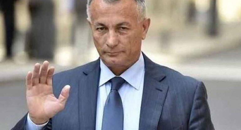 روكز يغرّد عن “فضيحة الفضائح”!