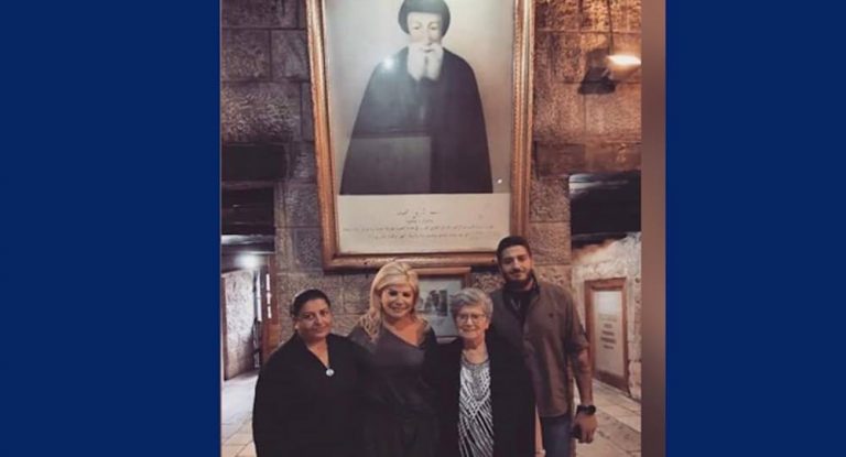 بالصورة – الوزيرة السابقة مي شدياق تجتمع بعائلة الشهيد جو نون في مار شربل عنايا