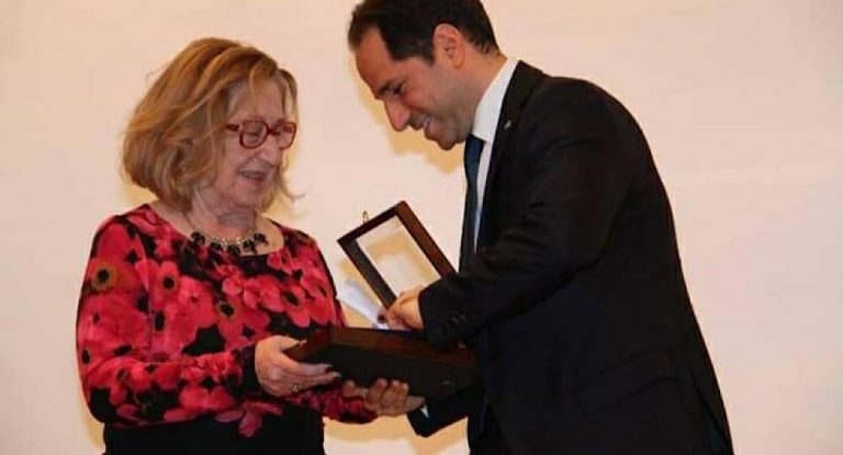 الجميّل ناعيا لطيفة اللقيس : أضاءت سماء الوطن فرحًا وإبداعًا”