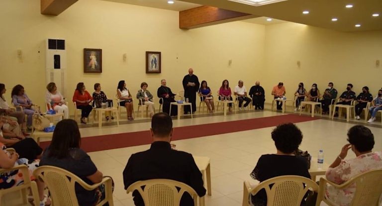 المطران ميشال عون يجتمع بلجنة وقف مار اسطفان غرفين