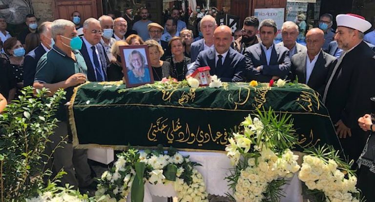 جبيل شيعت لطيفة اللقيس في مأتم رسمي وشعبي ورئيس الجمهورية منحها وسام الاستحقاق الفضي ذو السعف