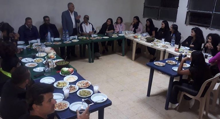 بالصور-نادي مشمش الثقافي يكرّم المدربات والمدربين خلال النشاطات الصيفية