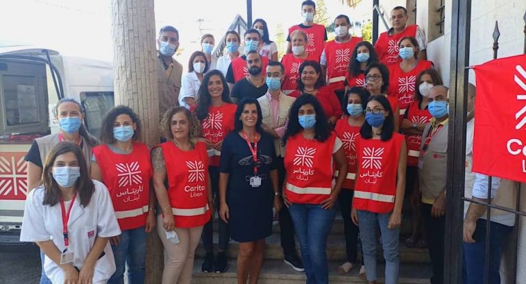 هل تقدم كاريتاس ٨٠٠$ كإعانات مادية للمحتاجين؟