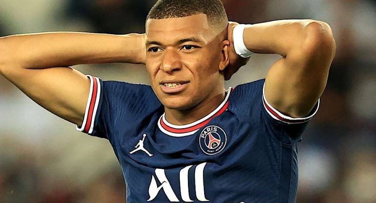 المدير الرياضي لباريس سان جيرمان: “لا أرى أن مبابي سيرحل… لا يفكر أحد في مستقبل بي إس جي بدونه