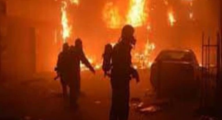 حريقان في خراج سفينة القيطع وبرقايل يعمل الدفاع المدني والاهالي على اخمادهما