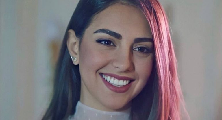 بالصورة – فاليري أبو شقرا تنشر صورتها للمرة الأولى مع توأمها