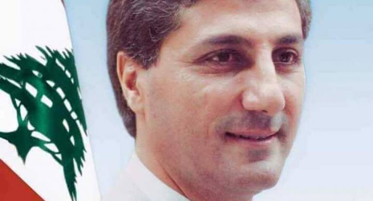 بالفيديو – فنان لبناني يشعل الأجواء خلال حفله بالغناء للشيخ بشير في ذكرى إستشهاده