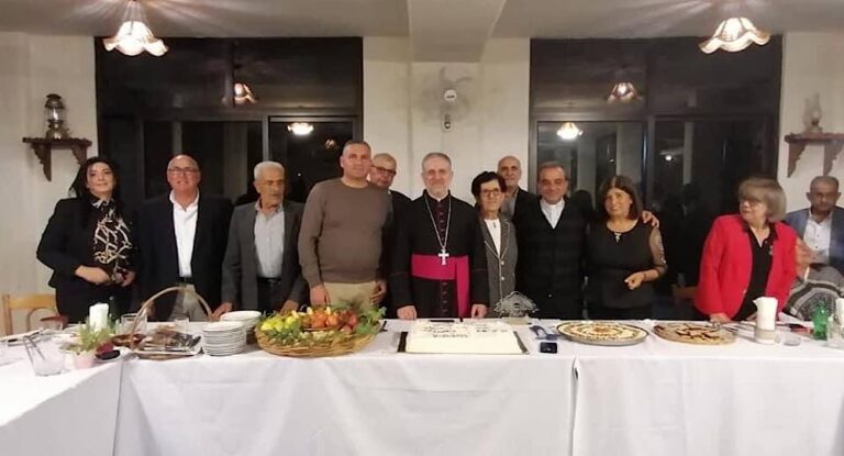 عشاء تكريمي بمناسبة التسلم والتسليم بين الأب طوني حردان والمونسنيور نبيه الترس في لحفد