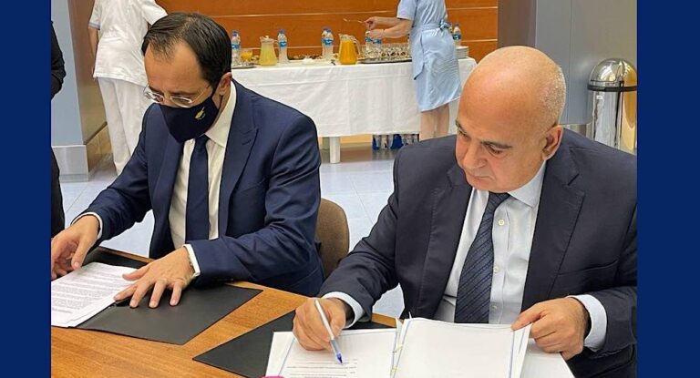 هبة قبرصية لمركز غسل الكلى في مستشفى الروم