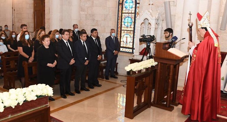 بالصور-عائلة الشيخ يوسف كنعان تشارك في قداس بكركي وتشكر البطريرك على مواساتها