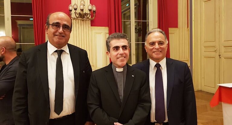 الأب هاشم التقى مجموعة من الفعاليات في فرنسا لعرض استراتيجية عمل الجامعة في مواجهة التحديات الراهنة والبحث في سبل التعاون