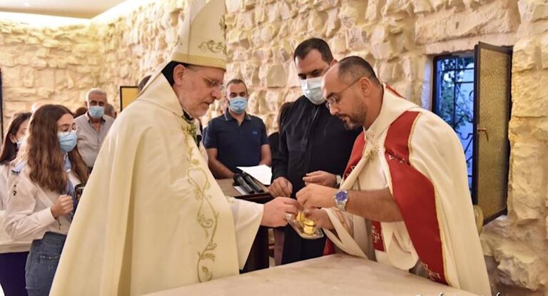 المطران ميشال عون يحتفل بذكرى عيد مار قبريانوس ويوستينا في رعية كفون – جبيل