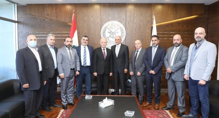 وزير الدفاع الوطني يثمن الدعم العراقي للبنان ويبحث مع وزيري المهجرين والصناعة شؤونا مشتركة مع وزارتيهما
