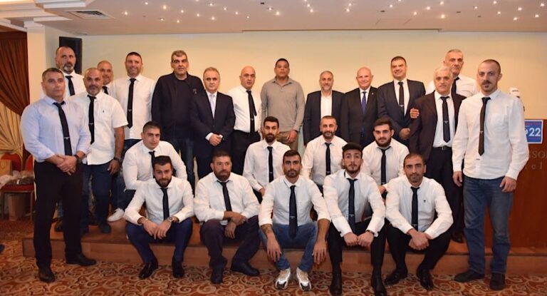 نادي السفارة الأميركية يقدّم فريقه للكرة الطائرة