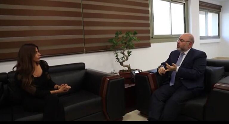 مواقف بارزة للأبيض “مع جويل”.. فماذا عن موضوع إستقالته والإقفال العام؟