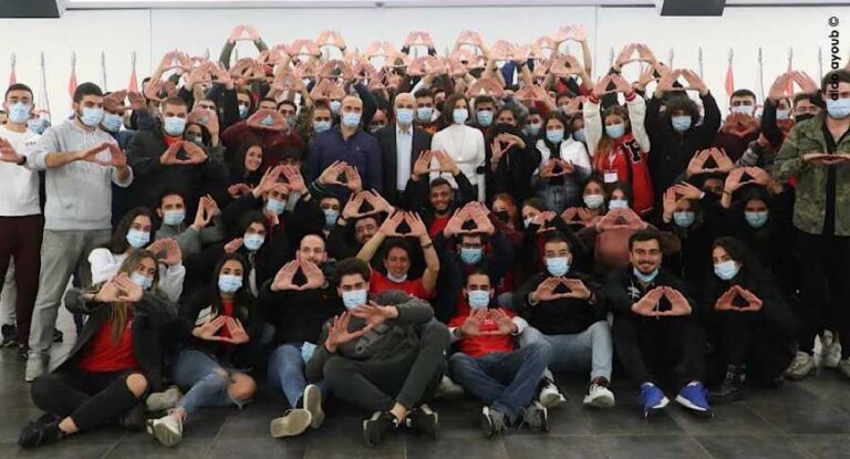 جعجع للفائزين في الانتخابات الطالبية في “اللويزة”: “كلكن يعني كلكن طلعتو قدون كلن”