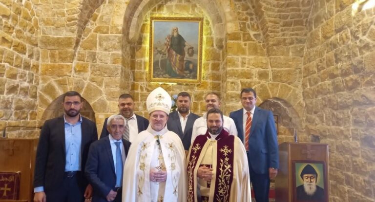 المطران عون يترأس قداس إحتفالي ويكرّس المدافن في المغيري