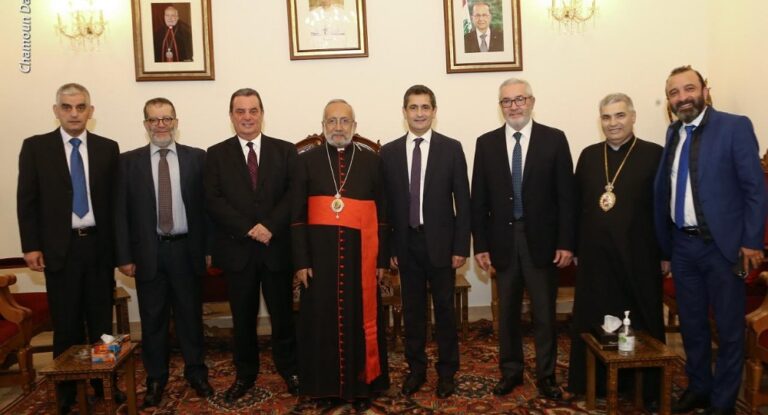 وفد قوّاتي يزور بطريرك الأرمن الكاثوليك لتهنئته بمنصبه الجديد