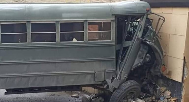 بالصور – حافلة للجيش تتعرّض لحادث سير مروّع