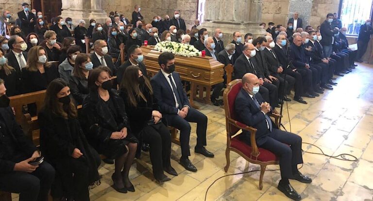 جبيل ودعت والدة الوزير السابق جان لوي قرداحي بمأتم رسمي وشعبي