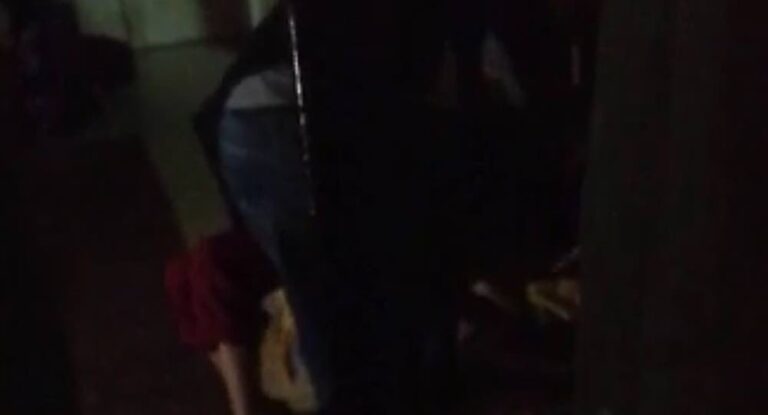 فتاة من ذوي الاحتياجات الخاصة تتعرض للضرب على يد حبيبها