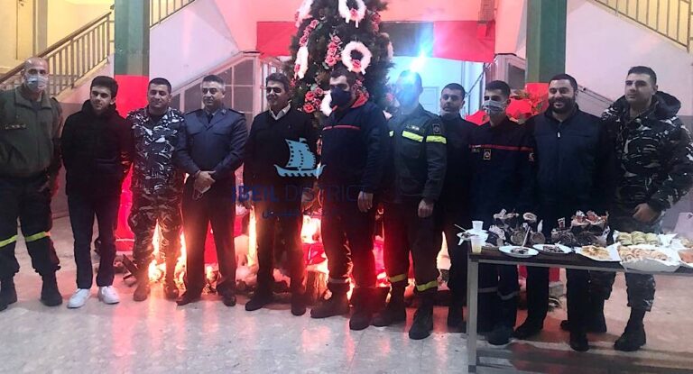 خاص – بالصور – جولة للنائب زياد الحواط على الأمنيين في سرايا جبيل ليلة عيد الميلاد