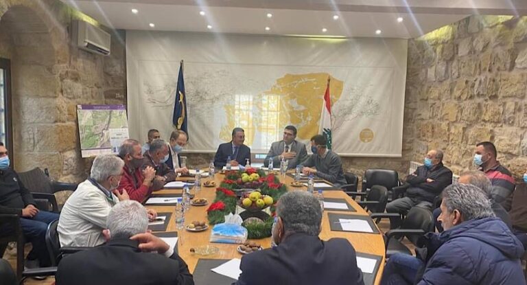 بالصور – زيارة اطلاعية لوزير الزراعة الى اهمج