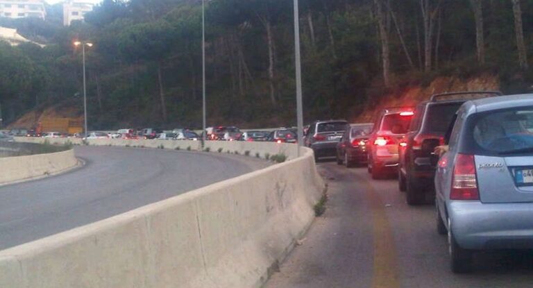 بالفيديو – خطر الموت على أوتوستراد المتن السريع.. ريغارات بلا أغطية