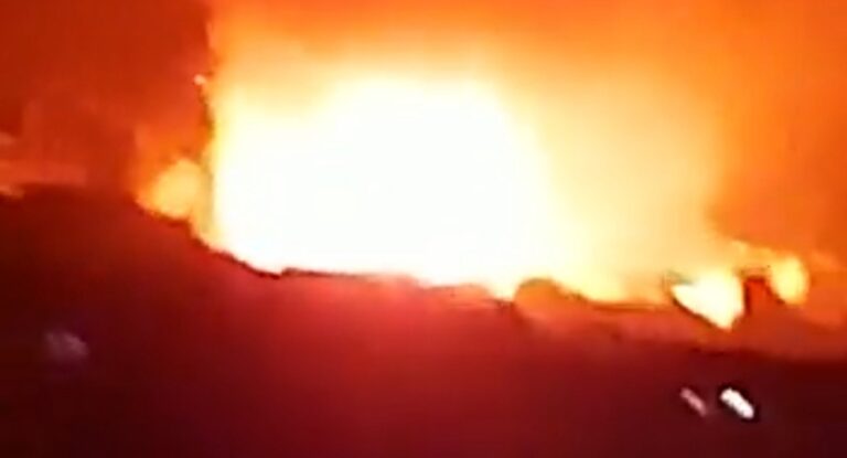 بالفيديو – انفجار مستودع ذخيرة في مخيم برج الشمالي صور