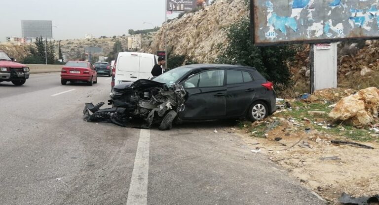 بالفيديو – حادث مروّع..سيارة تسير عكس السّير على أوتوستراد صيدا – بيروت وتصطدم بأخرى