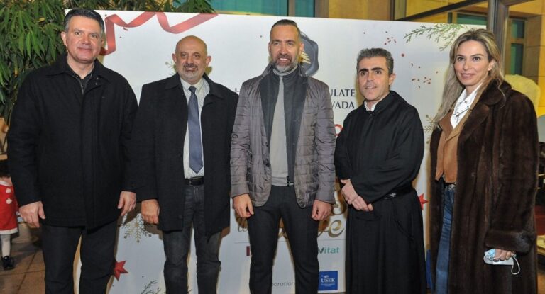 رئيس جامعة الروح القدس والقنصل الفخري فيليب زيادة يفتتحان معرضًا ميلاديًا