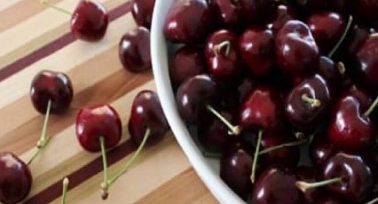 بالصورة – سعر علبة الكرز يفوق الخيال