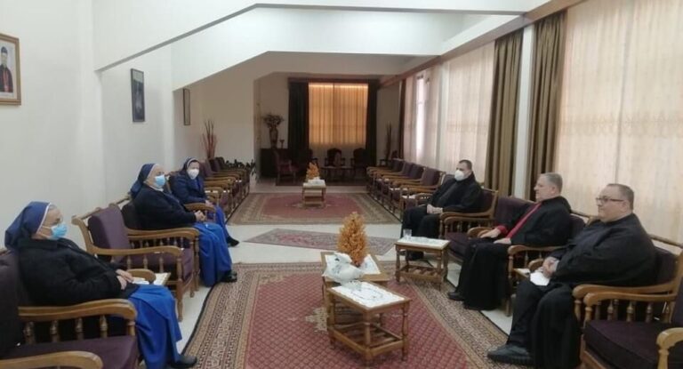 جولة للمطران عون على مأوى المسنّين