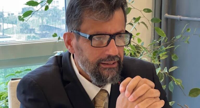 جيلبير المجبّر: “به كان كل شيء”