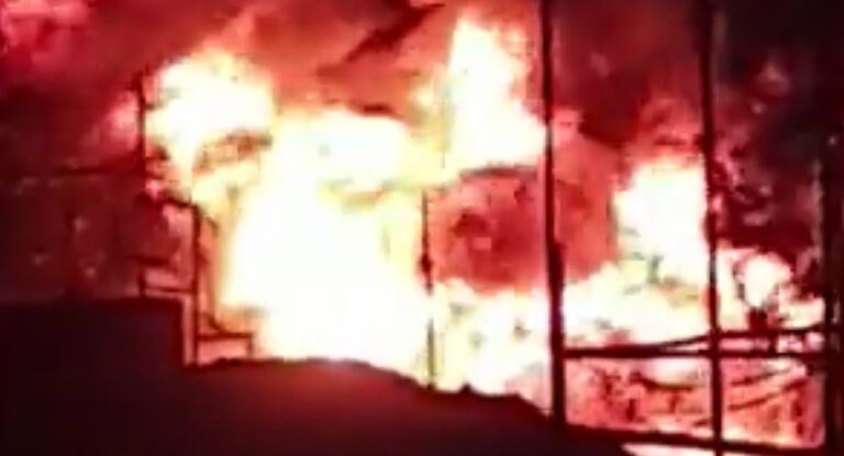 بالفيديو-انفجار في مخزن ألعاب نارية يؤدي إلى كارثة