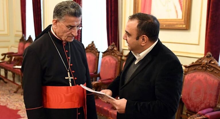 خاص-رئيس بلدية المجدل سمير عساكر يطلع الراعي  على الوثائق للتعديات في بلدات جرد جبيل