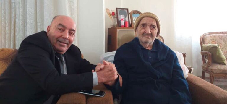طلال المقداد يزور المُعمّر طوباليان في منزله