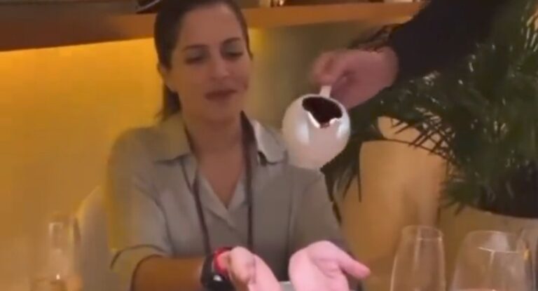 بالفيديو – يدفعون ثمناً باهظاً لتجربة تذوّق الشوكولا السائل باليد..