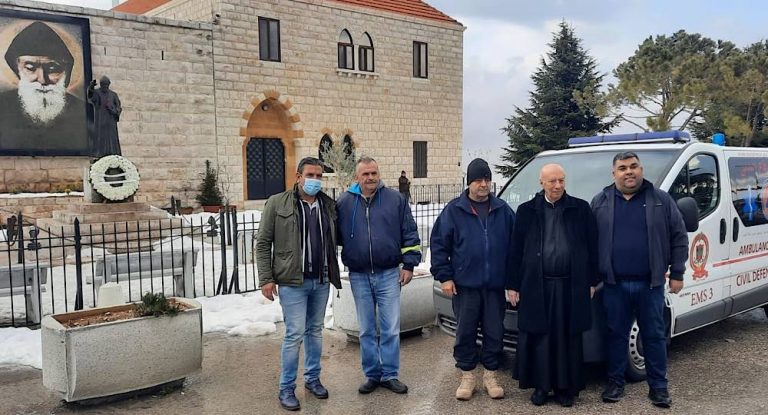 سيارة إسعاف مجهزة هبة من مؤسسة المجبر الاجتماعية لصالح دير القديس مار شربل – عنايا