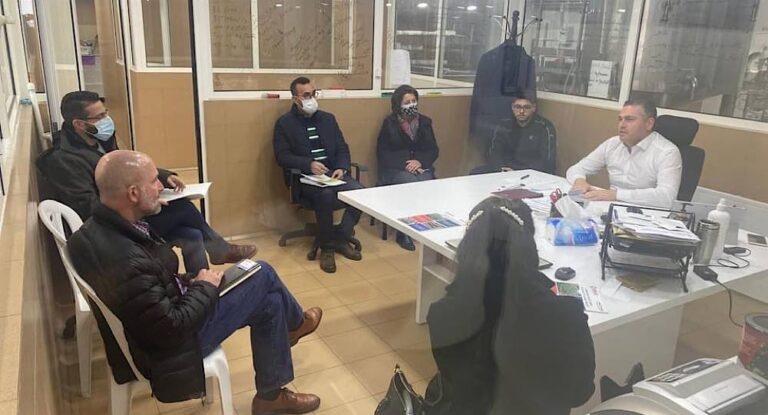 بالصور -وفد أميركي زار ” فارم هيل ” في لحفد