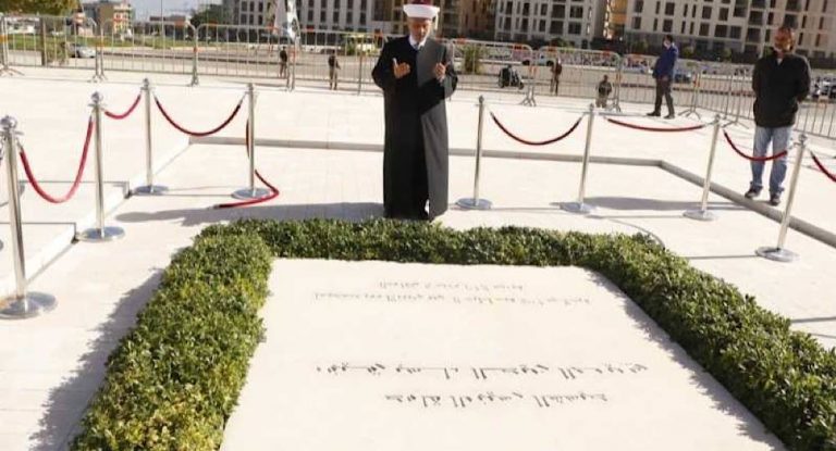 دريان من أمام ضريح الحريري: الى متى تتواصل قافلة الشهداء وقد كاد لبنان نفسه أن يصبح شهيدا؟