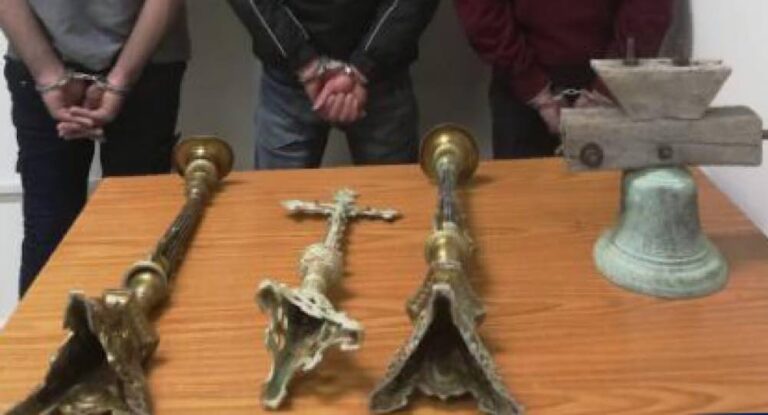 بالصورة-في جبيل …سرقوا مقتنيات كنسية ثمينة قديمة العهد.