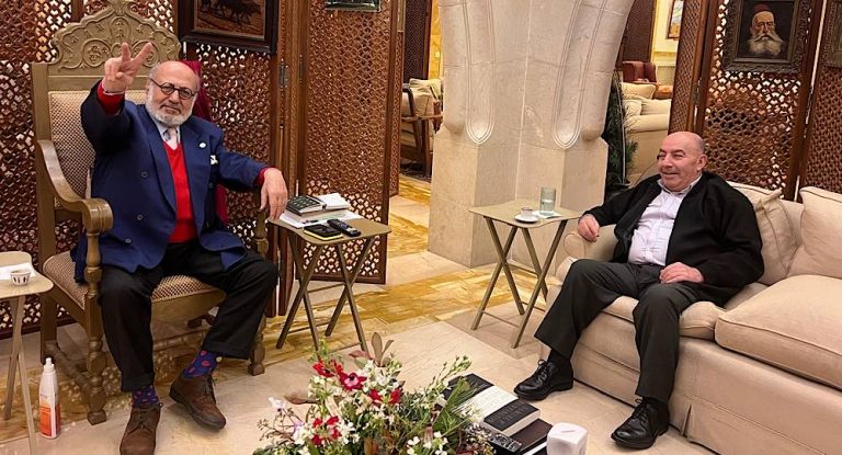 خاص-المرشح طلال المقداد في دارة المحامي روجيه إده .