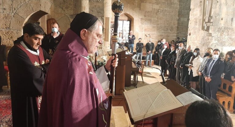 المطران عون يحتفل بجناز السنة عن راحة نفس المرحوم فاروق أبي شديد